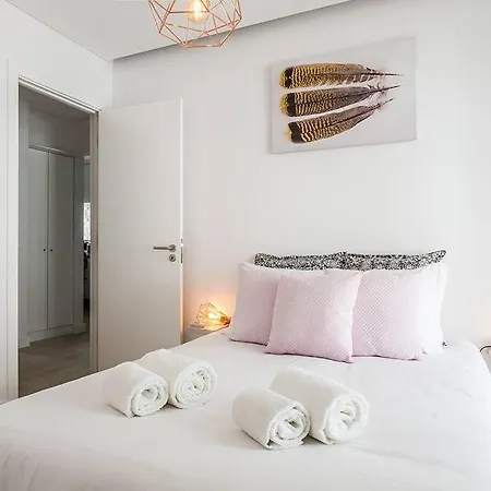 Alfama 52 Unique Apt With Pituresque Balcony * Лиссабон