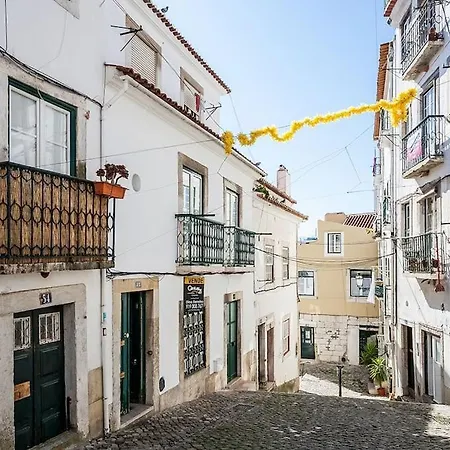 Alfama 52 Unique Apt With Pituresque Balcony